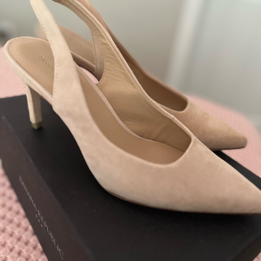 Banana Republic Tan Slingback Heels with Pointed Toe